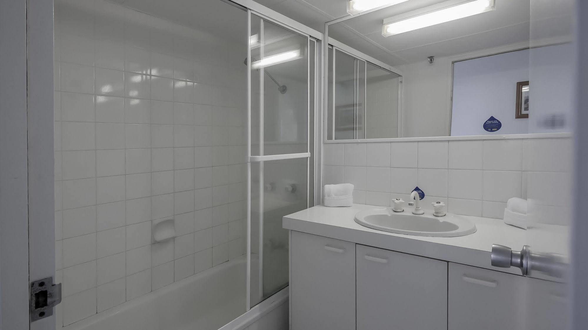 Waterways Apartments 서퍼스 파라다이스 외부 사진